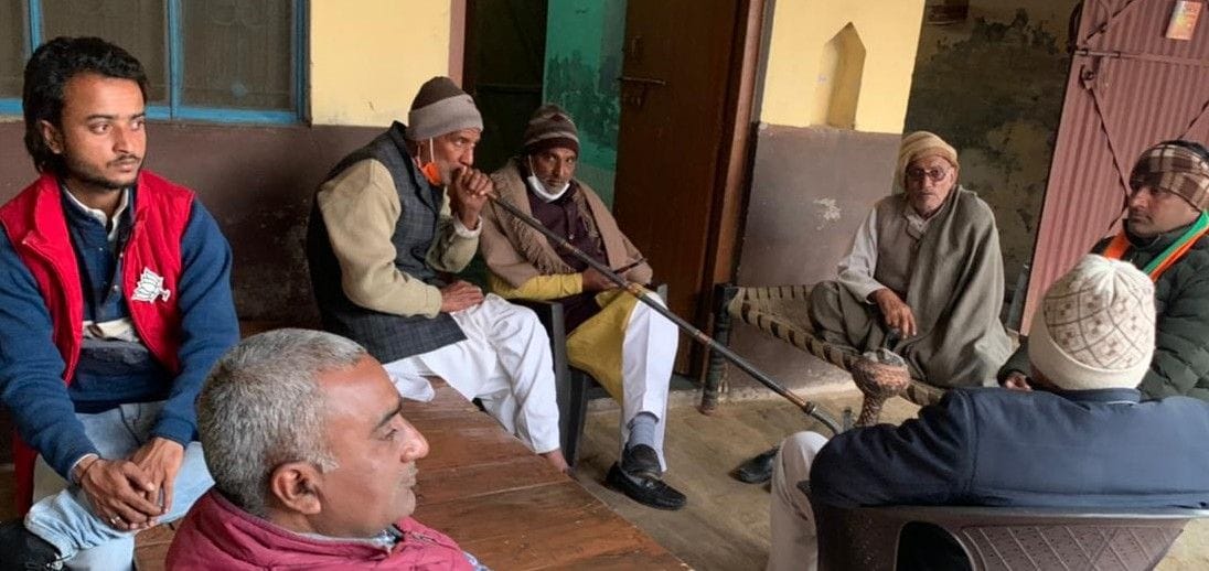 With the hum of hookah, politics erupted at the chaupla