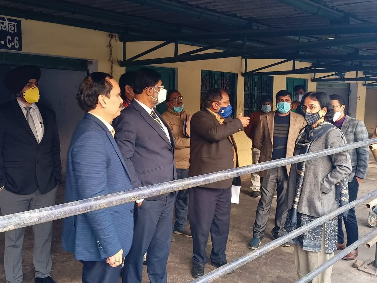 Observers inspected the strong room, arranged for the test counting site