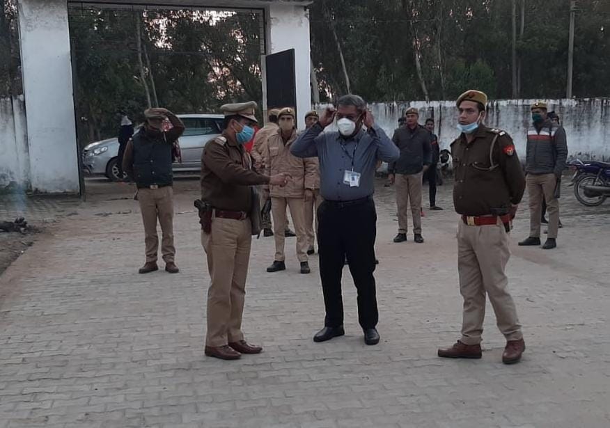 Police Observer inspects sensitive polling stations