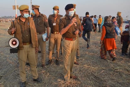 Prayagraj: Chief Secretary tested the preparations for the bath of Mauni Amavasya, took a dip in the Sangam