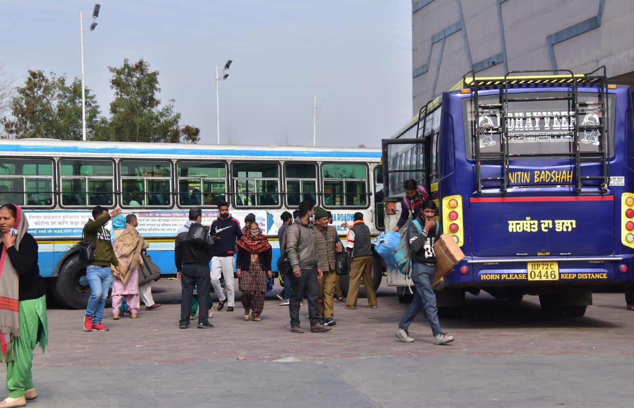 190 routes of public-private buses remained closed in the district
