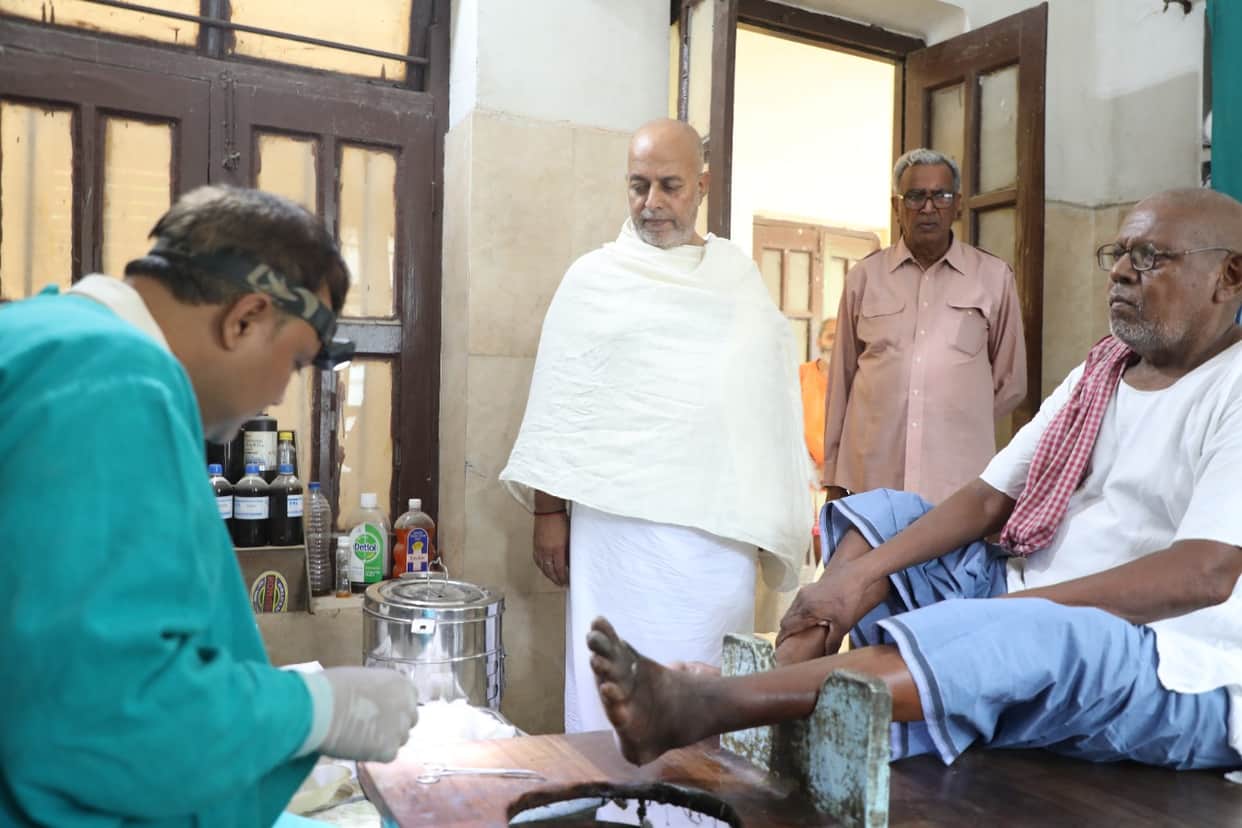 World Leprosy Day 2022 sarveshwari ashram in Varanasi has world record of kushth rogi seva doorstep of Avadhoot bhagwan ram