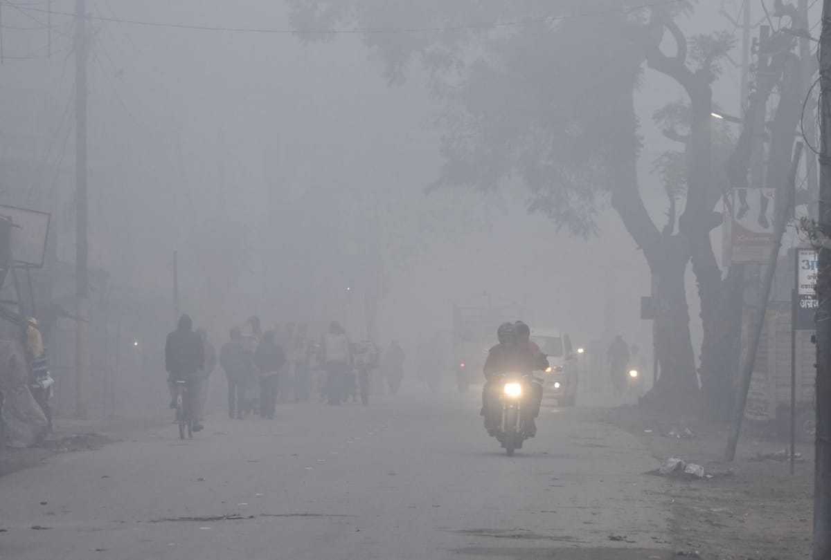 Weather Feeling cold like night in Gorakhpur
