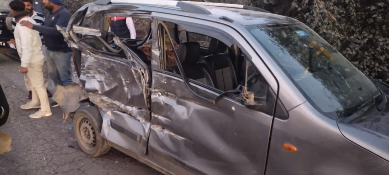 The car collided with the tractor trolley, a young man died