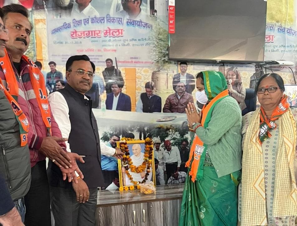 Hathras: Heights can be achieved only by following Gandhiji's principles: Seema