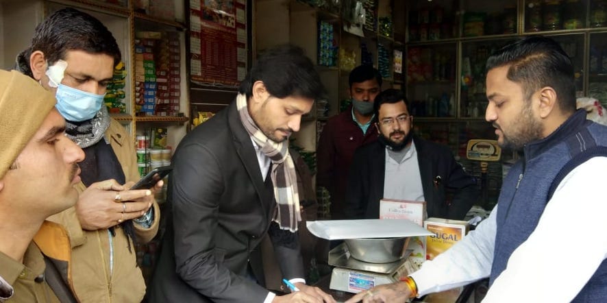 Raid on charges of selling fake detergent