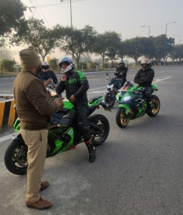 Traffic police returned 37 bikers who reached Noida to race