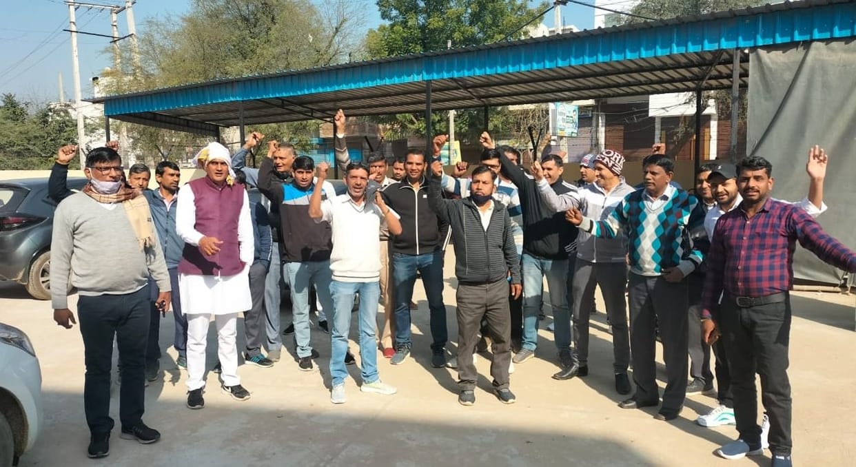 Electricity workers protested for two hours on demands