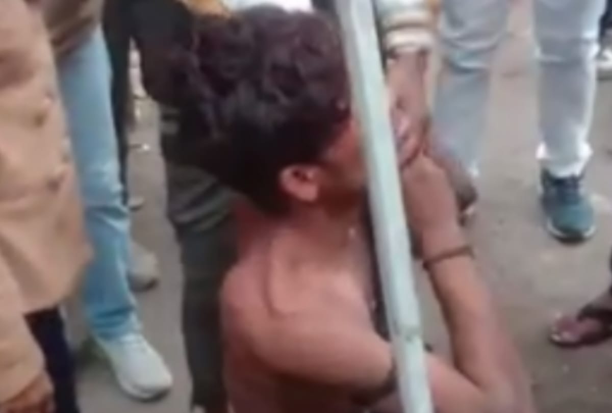 A man got beaten by women in vikas nagar lucknow.
