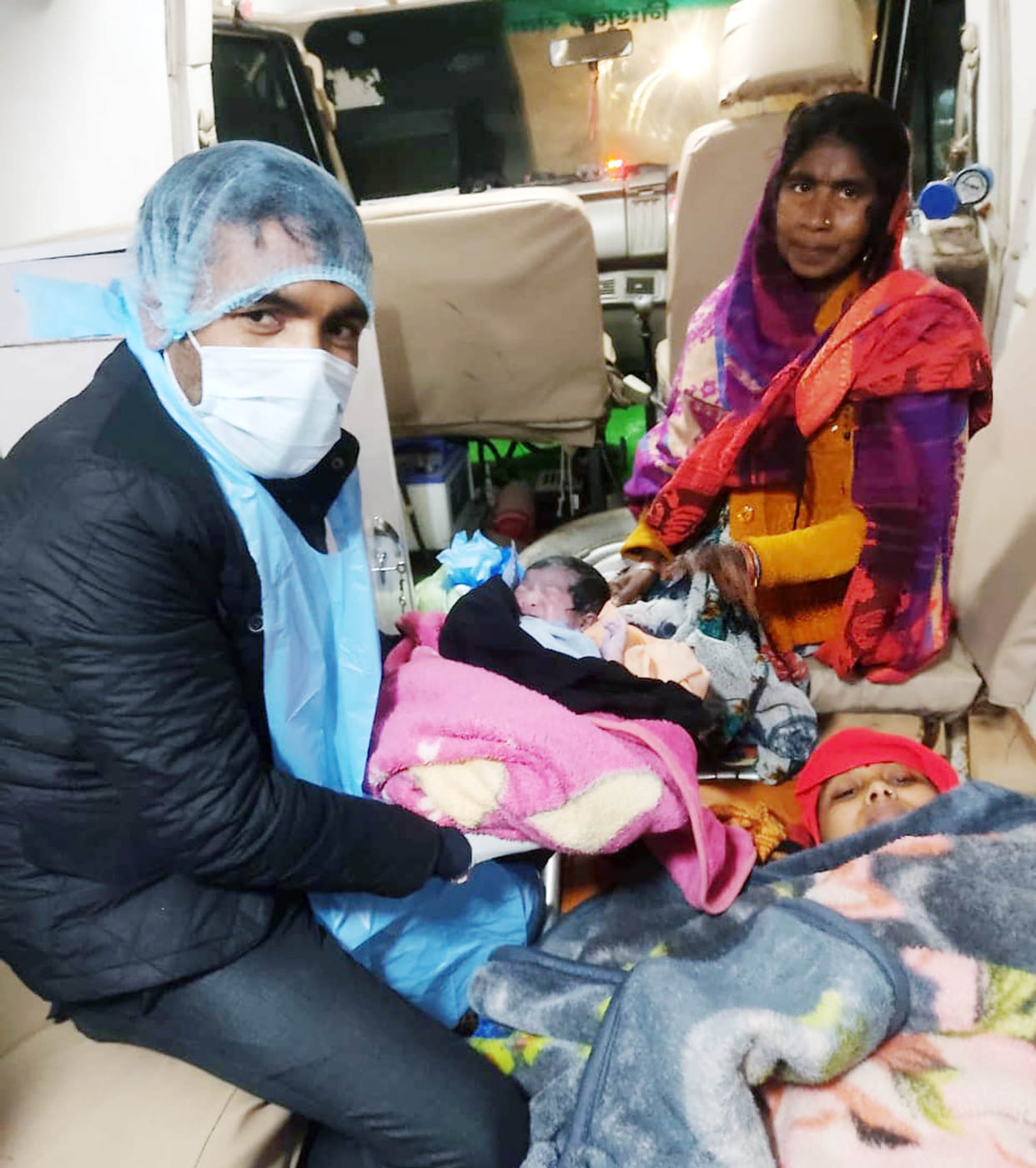 Delivery in ambulances, mother and child healthy