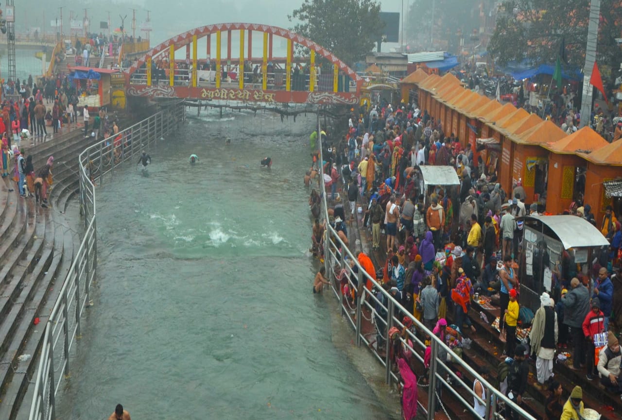 Somvati Amavasya 2022: Holy bath in Haridwar today, see photos