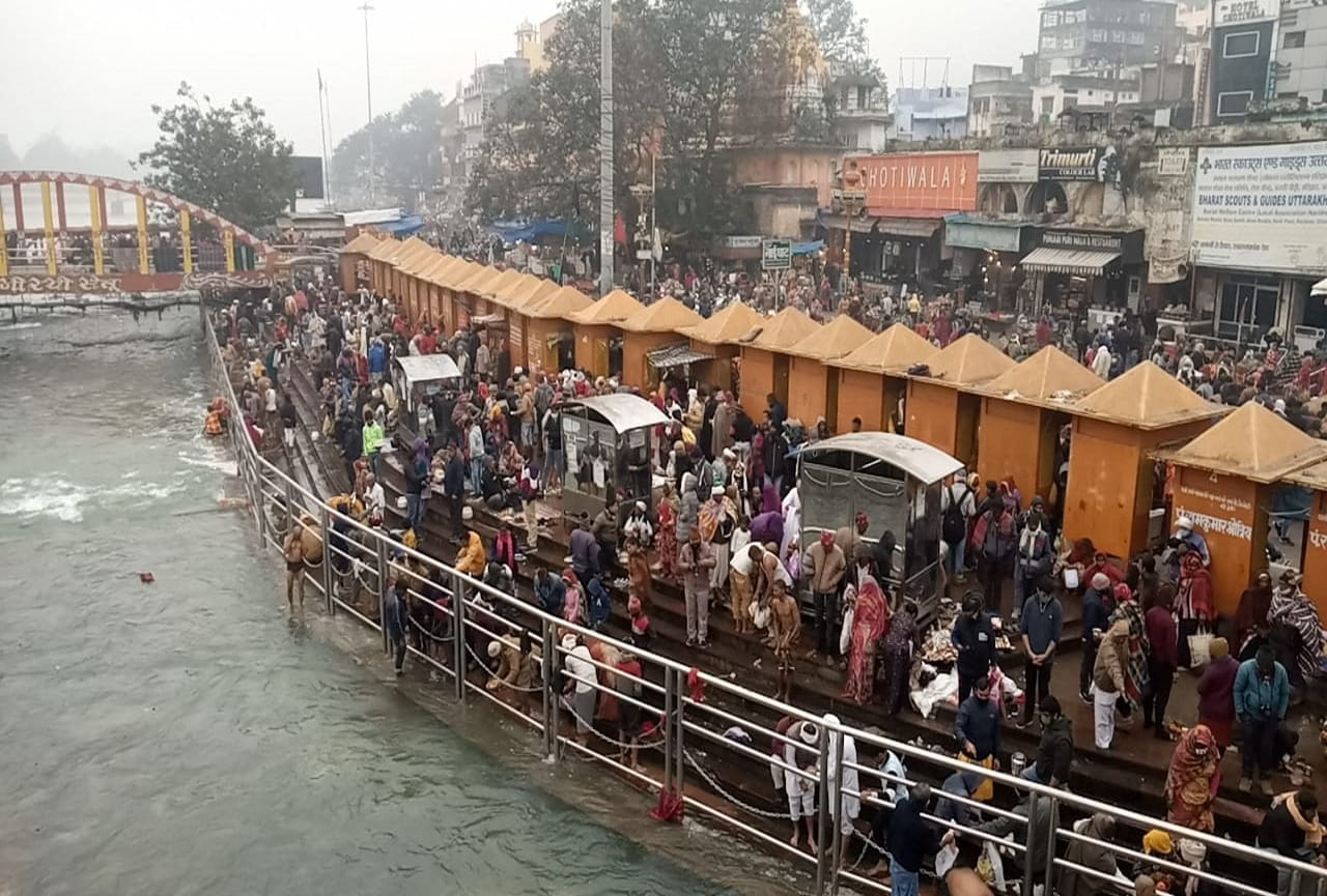 Somvati Amavasya 2022: Holy bath in Haridwar today, see photos