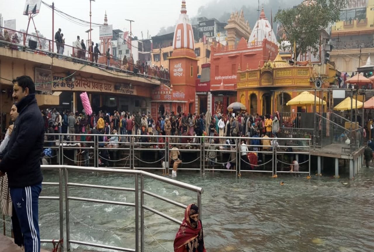 Somvati Amavasya 2022: Holy bath in Haridwar today, see photos