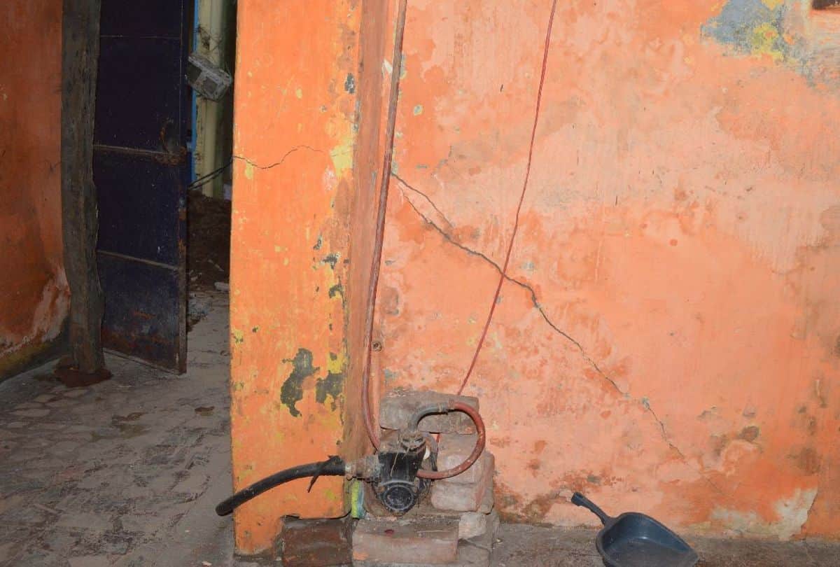 Houses Cracks In Chakki Paat People Panic