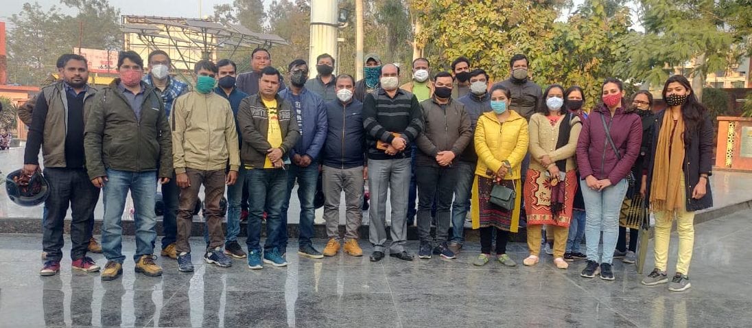 UTA protested against cutting salaries of 183 teachers