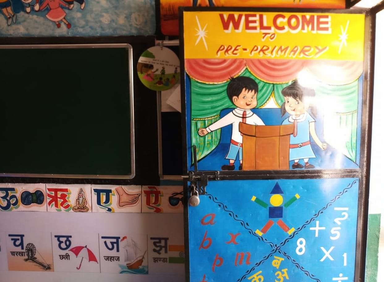 students of govt. pre primary school  facing problem due to shortage of teachers in sirmaur district
