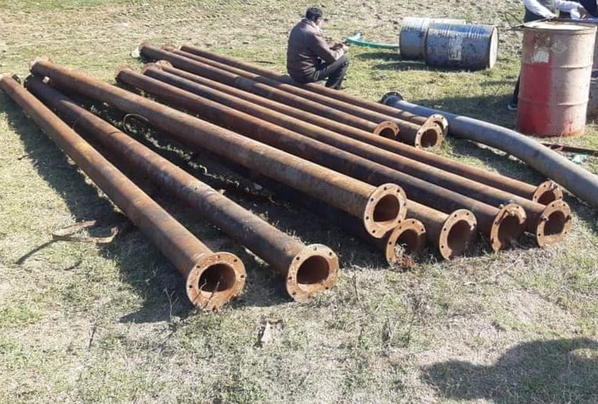 Chhatarpur: Preparations were made to remove sand by putting lifter in the river, Revenue and Police Department raided and seized drums and pipes