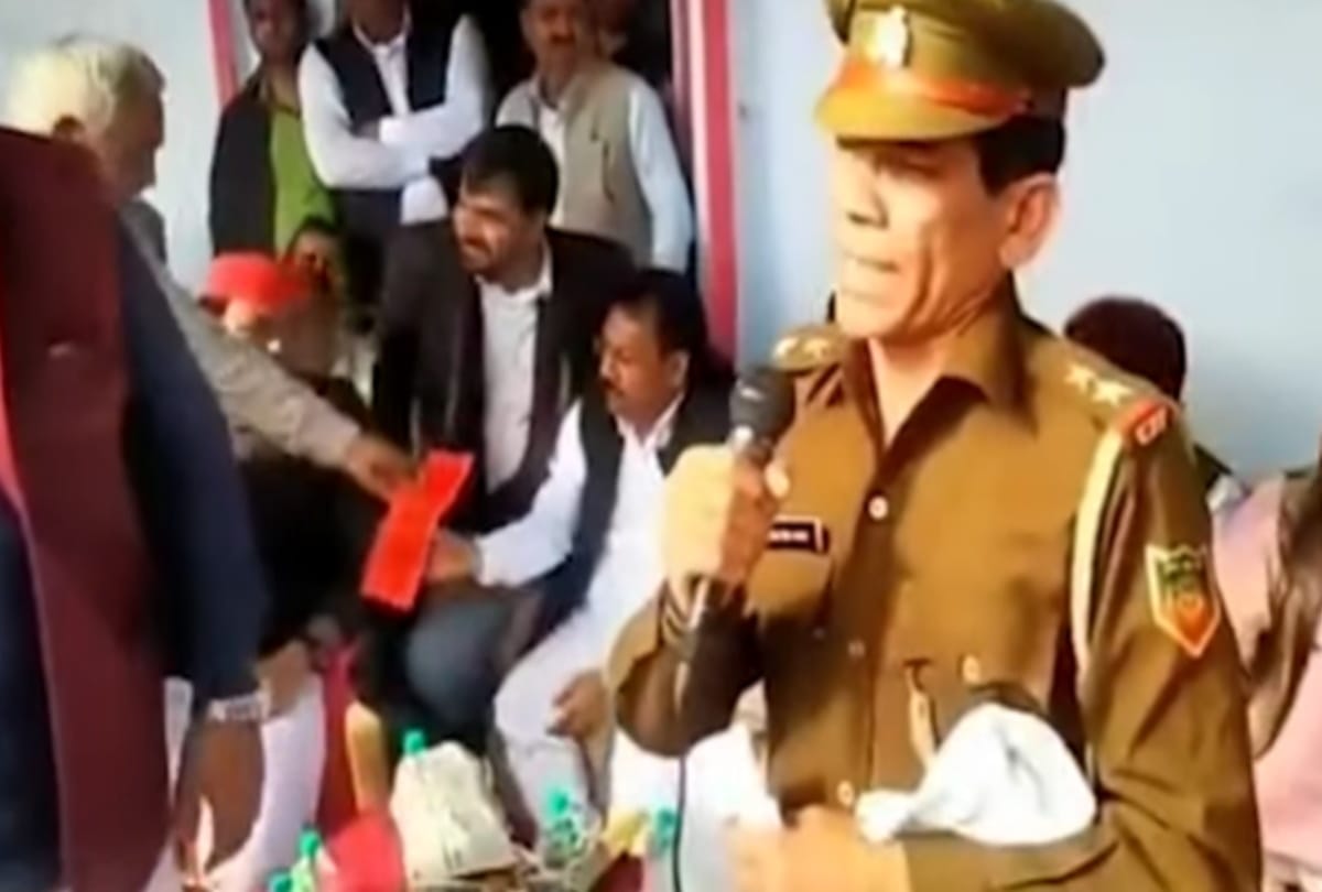 Meerut forest inspector ajit bhadana resigns in Samajwadi Party rally accuses BJP minister and MLA