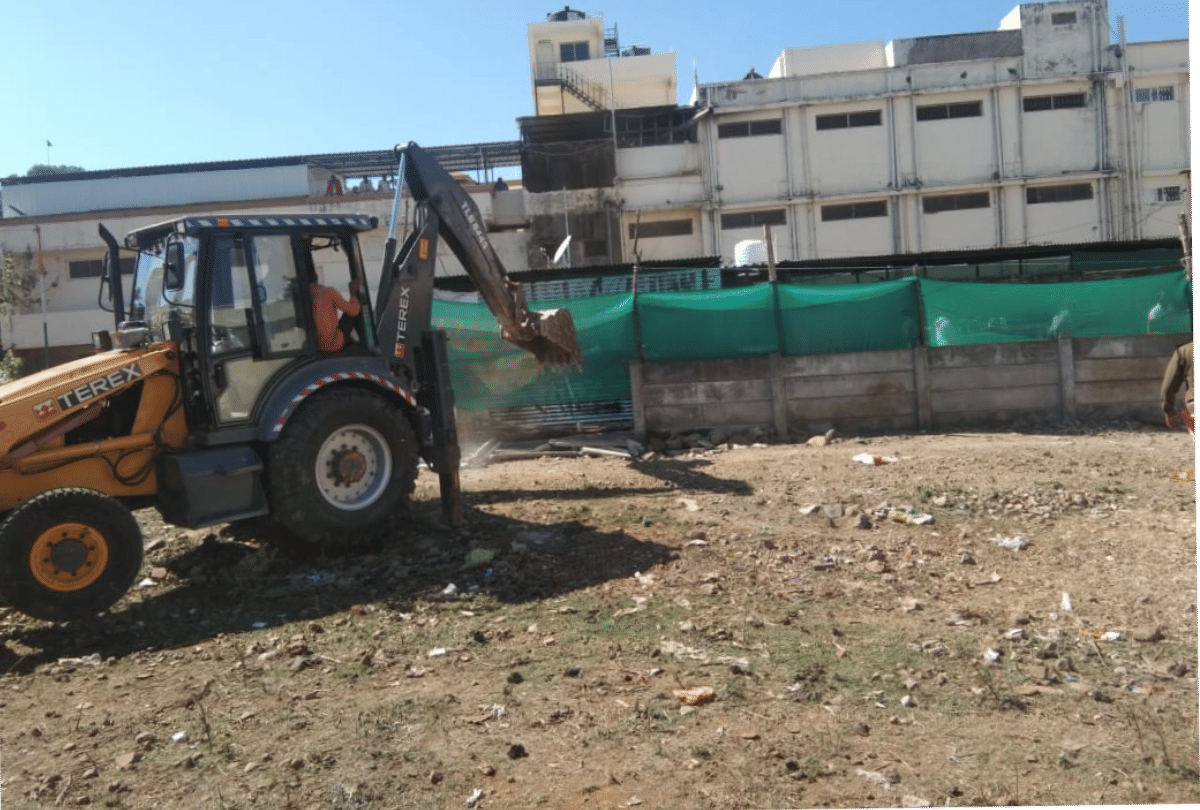 Bhopal: Government land became encroachment free, district administration removed house and tin shed built on land worth 8 crores