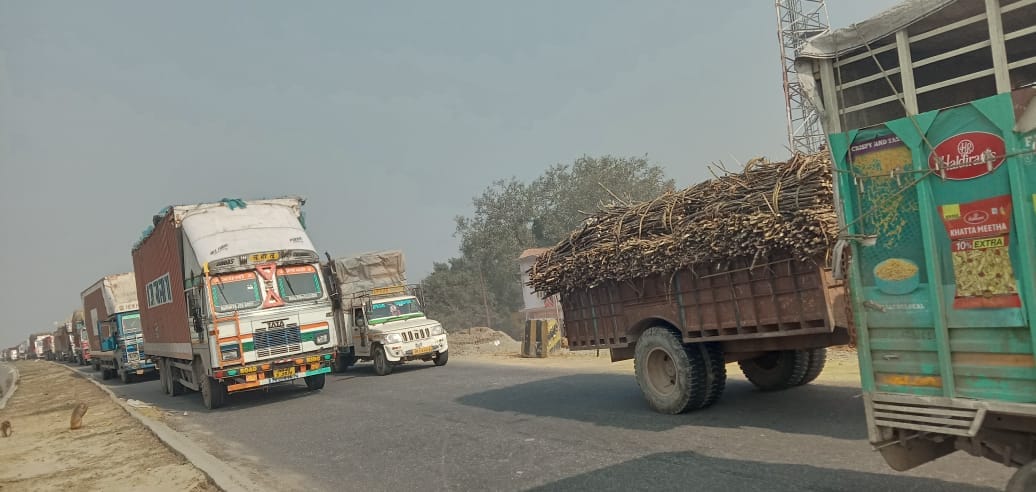Jam on Lucknow-Delhi highway from morning till night for the second day