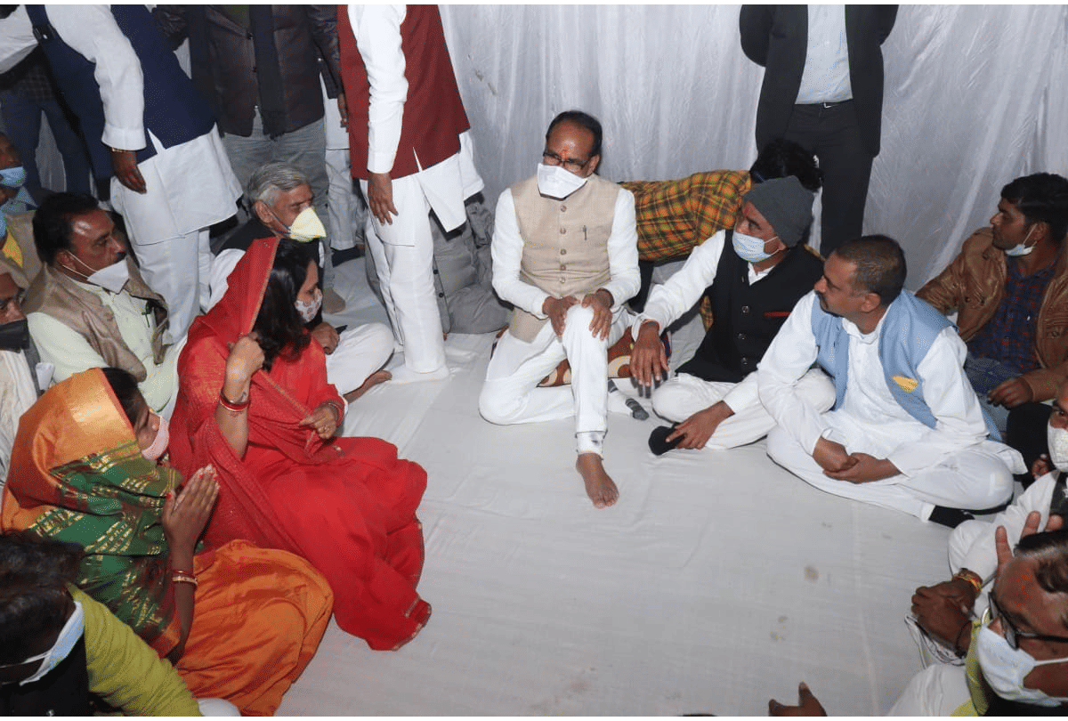Sehore: Defect in security of CM Shivraj Singh Chouhan exposed, injured due to iron injury, leg hurt during Budhni tour