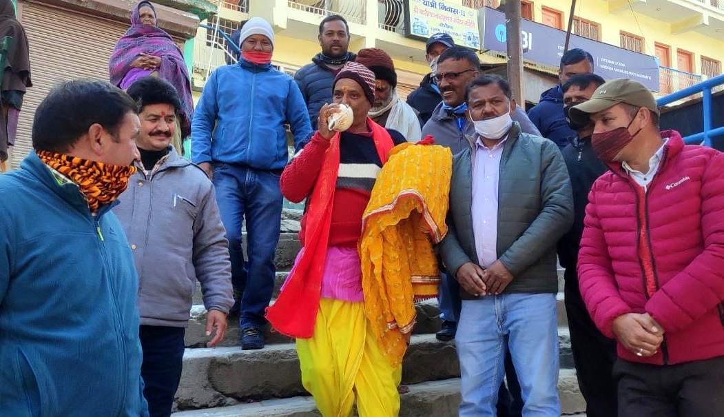 Gadu ghada left for Dimmer village from Narsingh temple