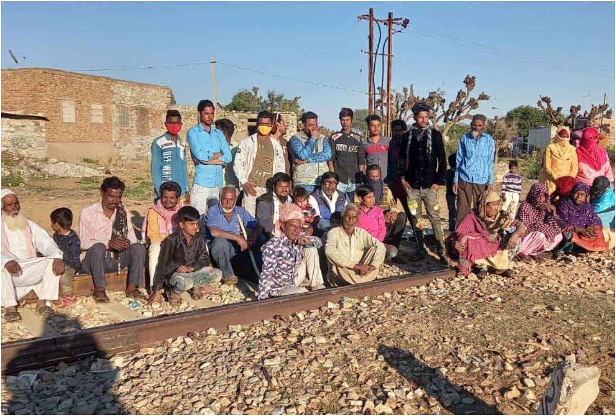 300 People In Makrana Imprisoned Between Two Railway Lines