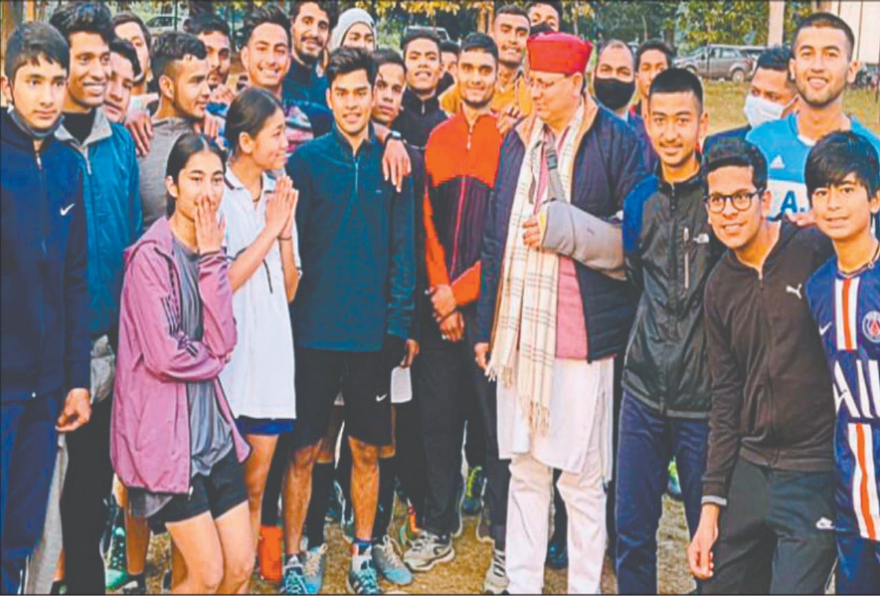Uttarakhand Assembly Election 2022: harish rawat plays kabaddi, cm pushkar singh dhami went football ground
