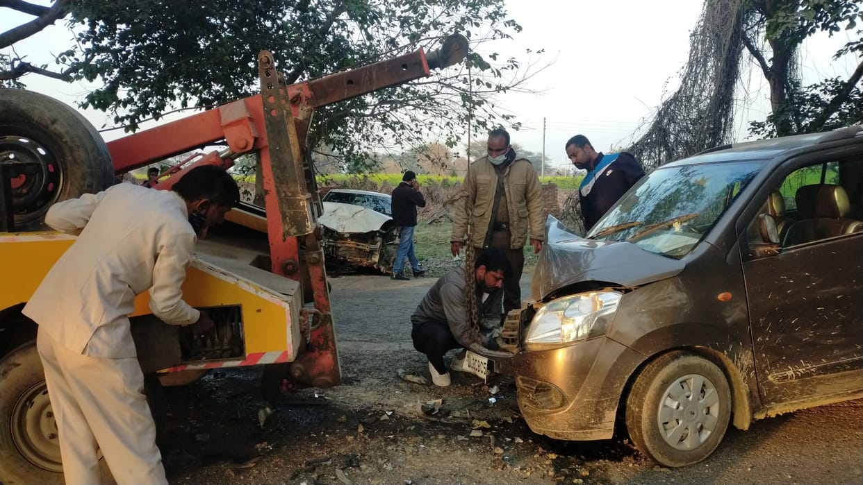Two people injured in collision of two vehicles on Kanina-Rewari road