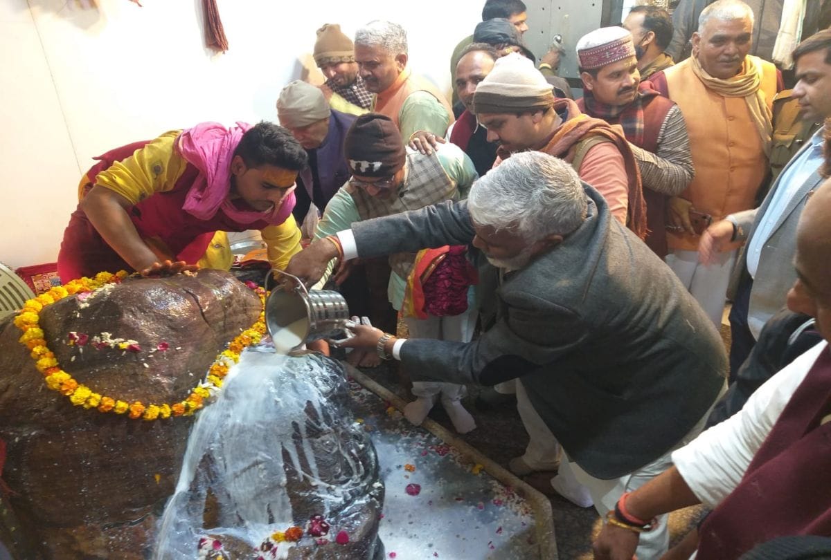 BJP state president Swatantradev Singh worshiped in Danghati temple Govardhan in Mathura
