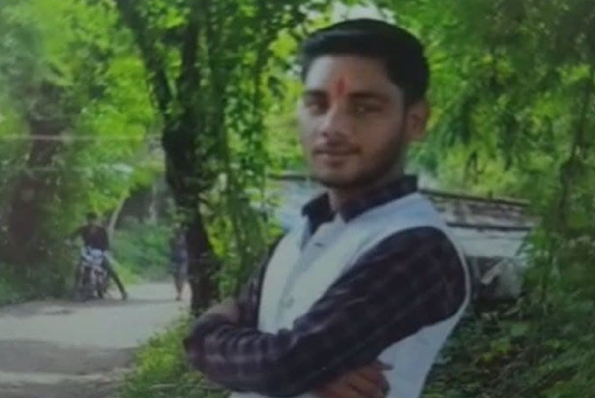 Indore: Student fell down due to deteriorating balance while boarding city bus, painful death due to bus wheel climbing up