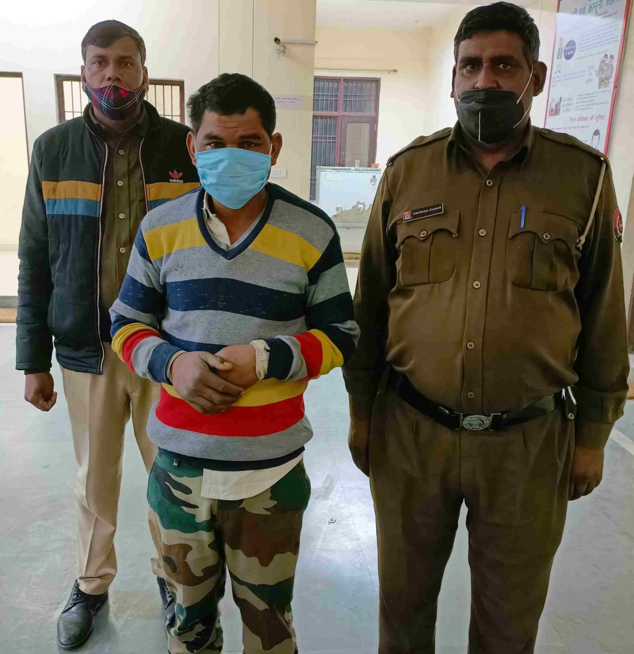 Arrested for stealing cash by breaking lock of shop