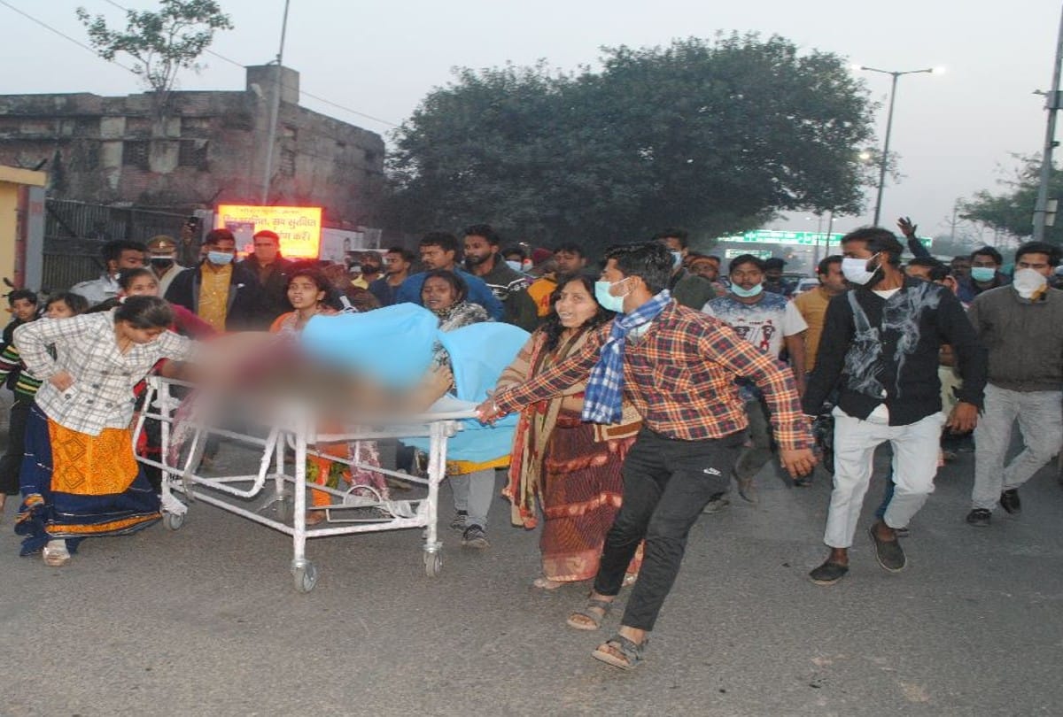 relatives created ruckus after auto driver death in agra