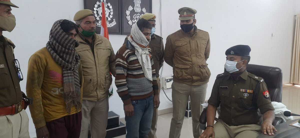 Police busted Illegal arms factory by raid recovered 12 ready-made countrymade firearms and equipment in azamgarh