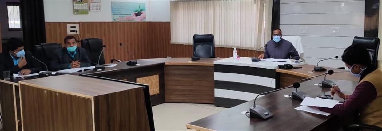 Hathras: ADM held a meeting with representatives of political parties