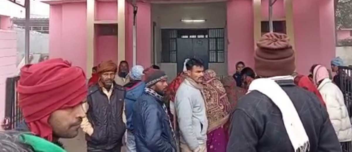 Speeding Bolero hit bike rider man died on way to hospital in chandauli