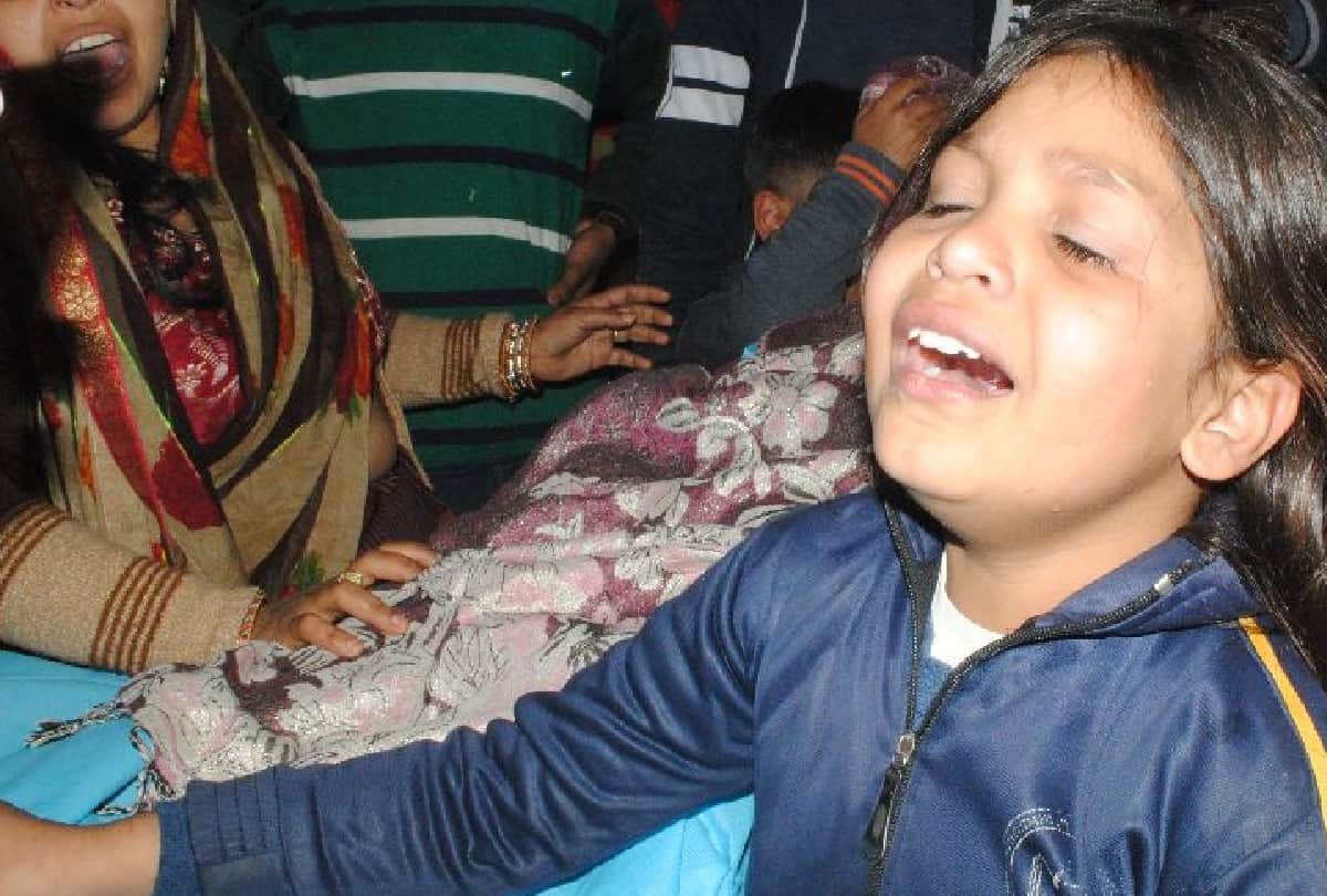 victim family alleges to police beaten to death auto driver in agra