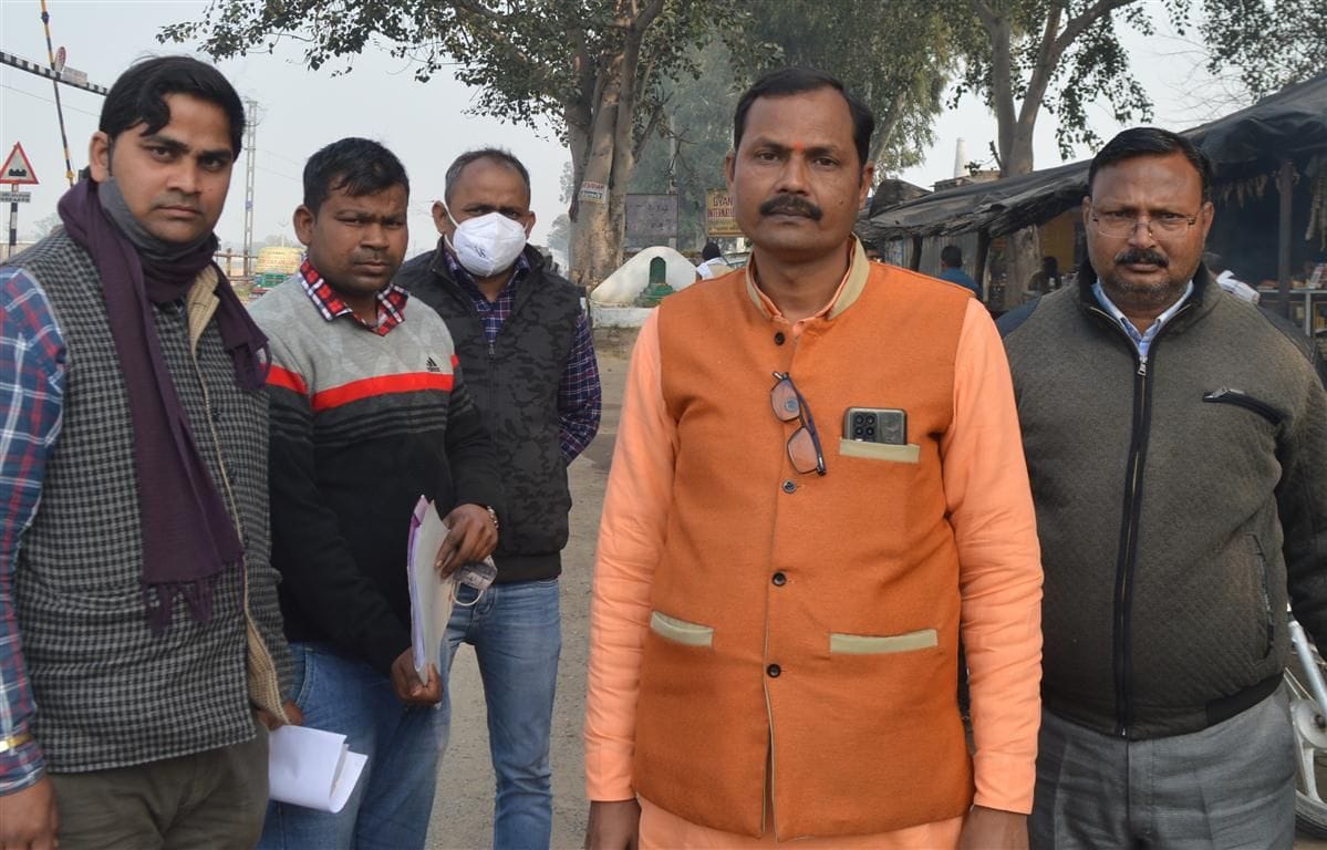 Hathras: BJP rebel Viveksheel filled the independent form