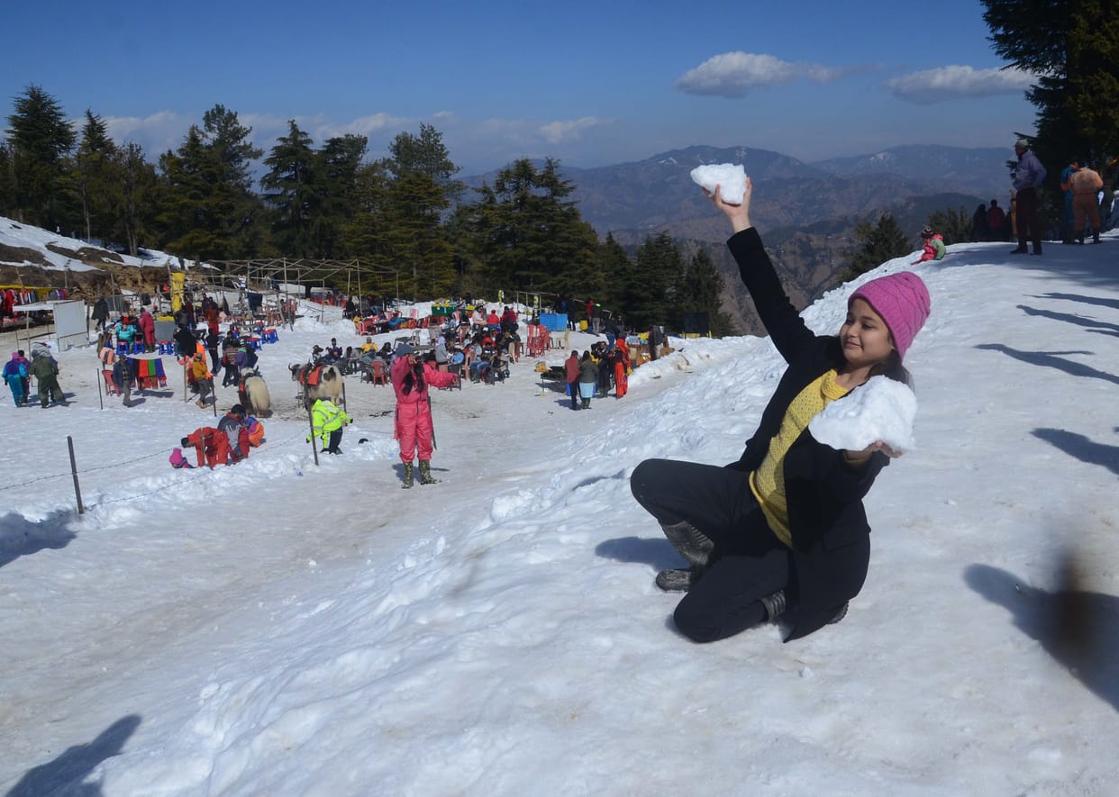 Chances of snowfall again on weekend, advance booking starts