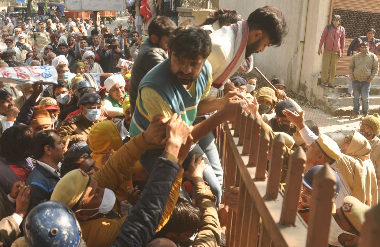When farmers announced to pitch their tents, then the Deputy Commissioner came