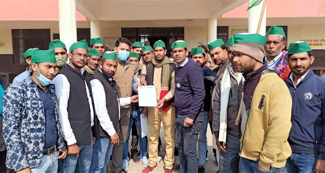 Hathras: Farmers celebrated Betrayal Day, submitted memorandum to the President
