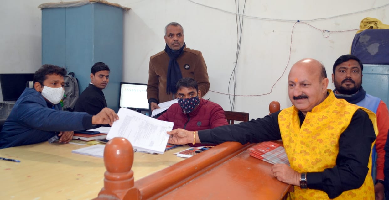 Six candidates filed nomination papers on the fourth day