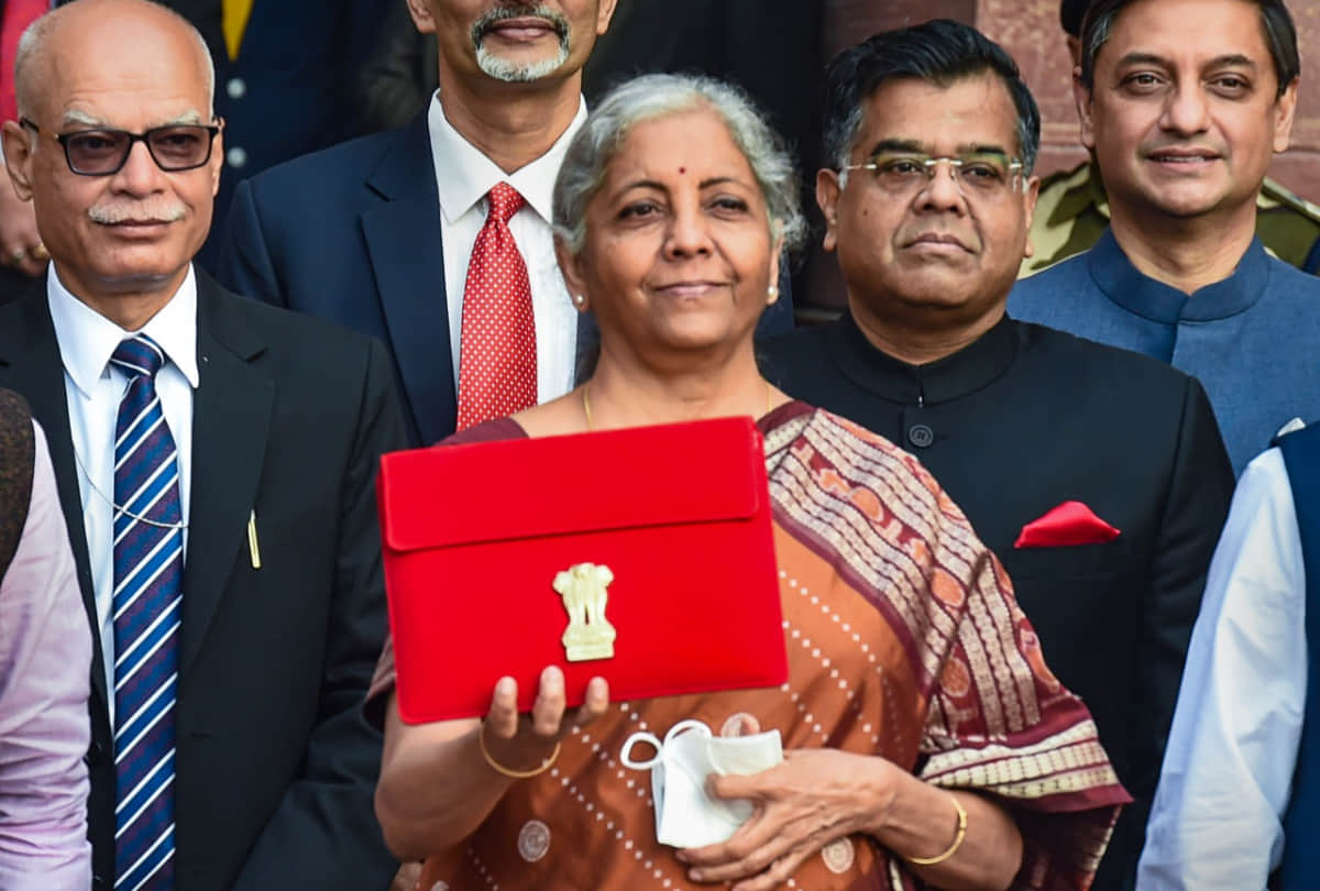 union budget 2022-23 finance minister nirmala sitharaman wear brown handloom silk saree