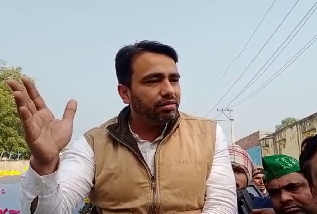 Aligarh: Jayant did public relations in Malav, filed a case against the candidate