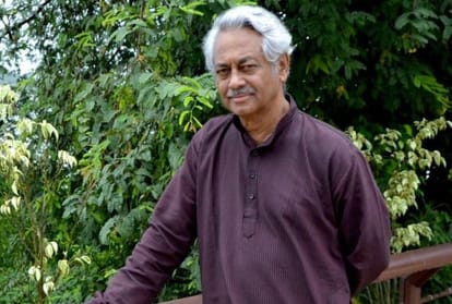 Achievement: Film director Girish Kasaravalli honored with Vishwaprabha Award 2022