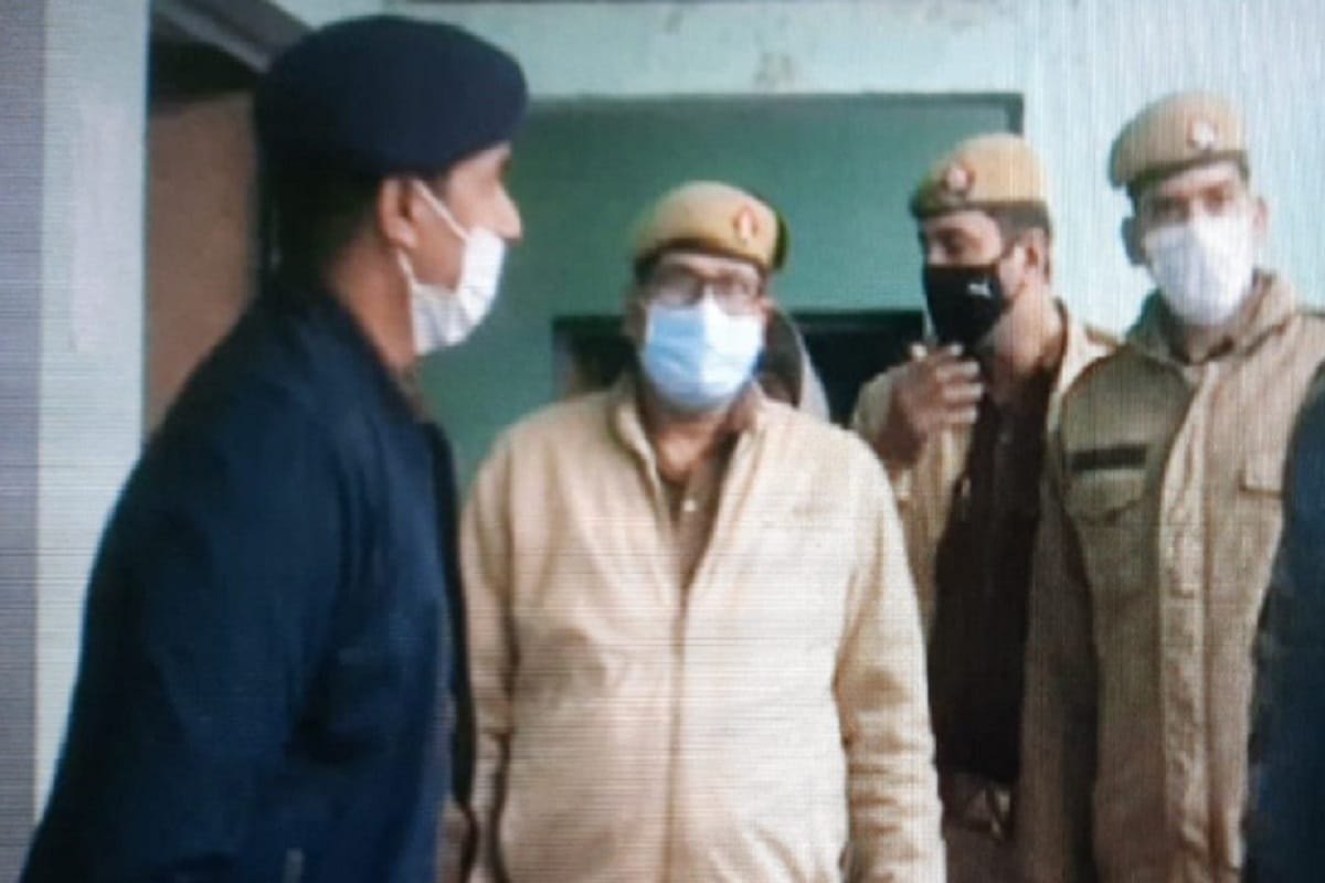 UP Election 2022: The villagers vandalized the BJP campaign vehicle and beaten up the driver in a village in Shamli