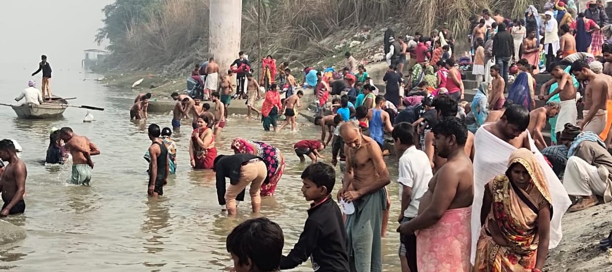 fathepur news,Dip of faith in Ganga, donated