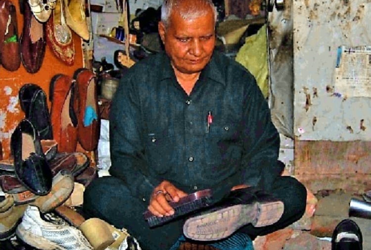 shoe cobblerOm Prakash Jakhu of Hoshiarpur will contest punjab assemly election
