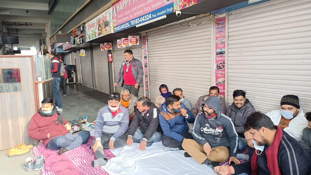 shopkeepers of isbt una closed their shops on tuesday for their demands
