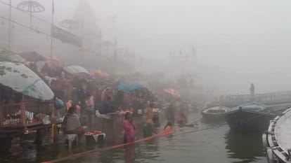 Mauni Amavasya 2022: Devotees gathered took dip in ganga amidst fog in Varanasi